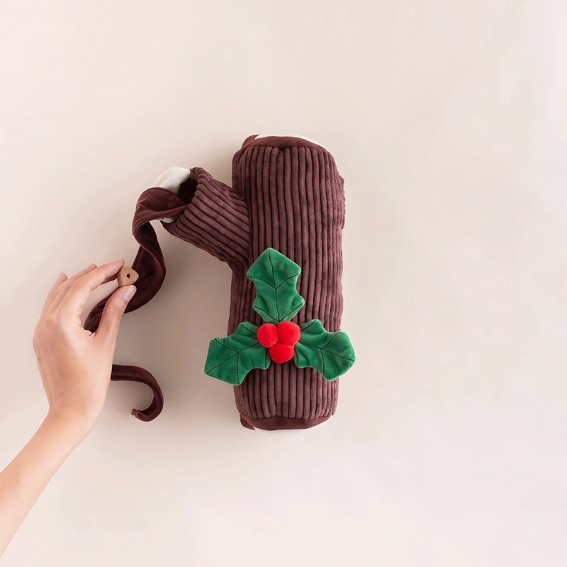 friandise dans le ruban du jeu de fouille pour chien bûche de Noël the foggy dog