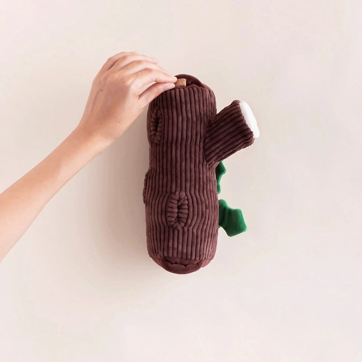 friandise dans le jeu de fouille pour chien bûche de Noël the foggy dog