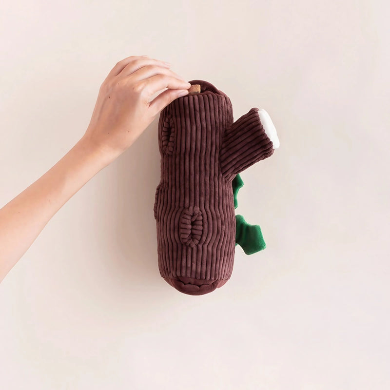 friandise dans le jeu de fouille pour chien bûche de Noël the foggy dog